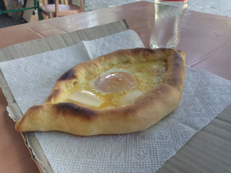хачапури по-аджарски
